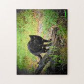 流木のアーチ形になる黒猫 ジグソーパズル (縦)