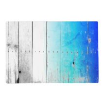 流木の青く色彩の鮮やかな木によって風化させる航海の