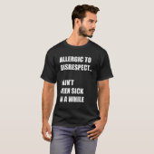 流行の飲用者を軽視すおもしろいるアレルギーがある Tシャツ (正面フル)
