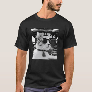 浅草寺でサングラスをかけた猫 Tシャツ