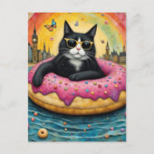 浮かぶドーナツでバケーション中のかわいい黒猫 ポストカード (正面)