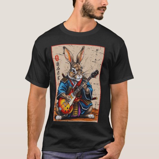 浮世絵の電気ギターを演奏する侍うさぎウキ Tシャツ (正面)