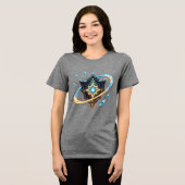浮遊する刃を持つファンタジーエンブレム - 魔法のエネルギー トライブレンドTシャツ (正面全面)
