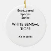 浴する白いトラのオーナメントの~の絶滅危ぐ種 セラミックオーナメント (裏面)