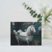 浴室のユニコーンの奇妙な光景 ポストカード (スタンド正面)