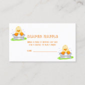 浴槽の中で鴨赤ちゃんシャワーおむつラッフル 名刺 (正面)