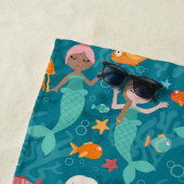 海お洒落下の人魚ティール（緑がかった色） ビーチタオル (インサイチュ)