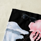 海かわいらしの下の人魚とクラゲ ビーチタオル (インサイチュ)