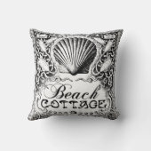 海が付いているビーチのコテッジはblack_whiteのクッションを殻から取り出します クッション (裏面)