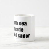 海が穏やかなので熟練した船員は決して得られなかった コーヒーマグカップ (中央)