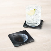 海が表面を覆う地球のような惑星。 コースター (右側)