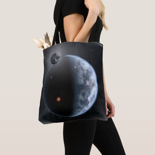 海が表面を覆う地球のような惑星。 トートバッグ (クローズアップ)