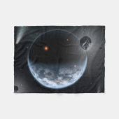 海が表面を覆う地球のような惑星。 フリースブランケット (正面(横))