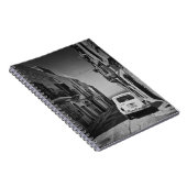 海とイタリアの通りの古い車 ノートブック (右側)