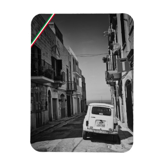 海とイタリアの通りの古い車 マグネット (縦)