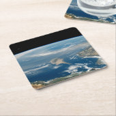 海とキプロス地中海の島の上のほこり スクエアペーパーコースター (アングル)