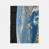 海とキプロス地中海の島の上のほこり フリースブランケット (正面)