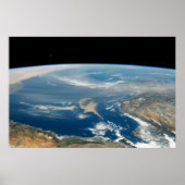 海とキプロス地中海の島の上のほこり ポスター (正面)