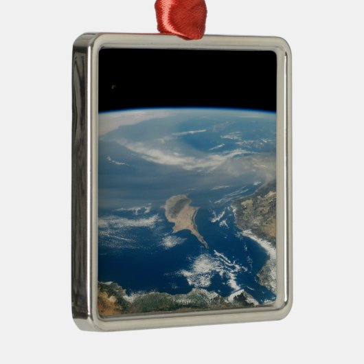海とキプロス地中海の島の上のほこり メタルオーナメント (右)