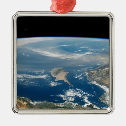 海とキプロス地中海の島の上のほこり メタルオーナメント (正面)