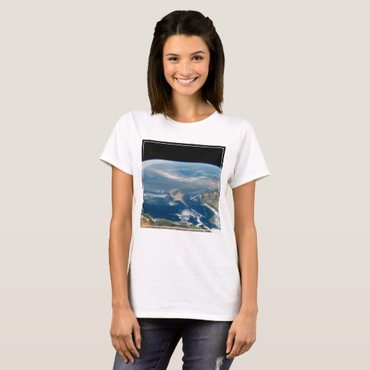 海とキプロス地中海の島の上のほこり Tシャツ (正面フル)