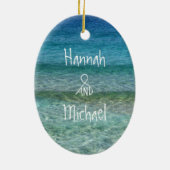 海とビーチカップルトロピカルキープサクオーナメント セラミックオーナメント (裏面)