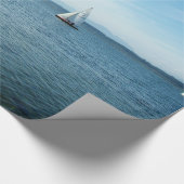 海と青の空と白いボートの休日の贈り物 ラッピングペーパー (角)