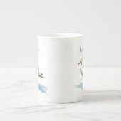海によって行うカモメ ボーンチャイナマグカップ (正面)