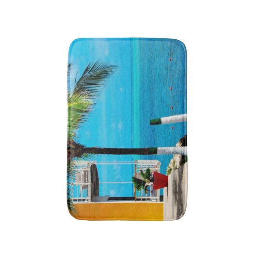 海による家の表の庭のヤシの木 バスマット (正面縦)