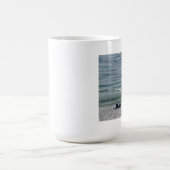 海による木の十字の鳥 コーヒーマグカップ (中央)