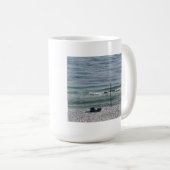 海による木の十字の鳥 コーヒーマグカップ (正面右)