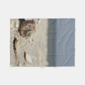 海による砂の貝殻 フリースブランケット (正面(横))