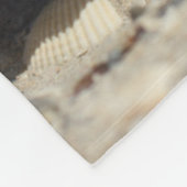 海による砂の貝殻 フリースブランケット (角)