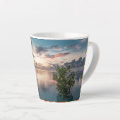 海に映る赤や暗い雲の青い空 カフェラテマグ (右アングル)