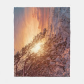 海に沈む夕日と松の木 フリースブランケット (正面)