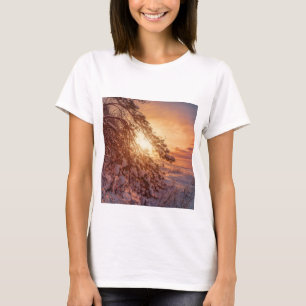 海に沈む夕日と松の木 Tシャツ