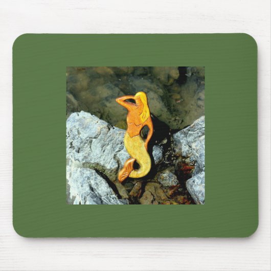 海に見えるブロンドの人魚 マウスパッド (正面)