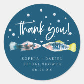 海に魚が２匹減る ブライダルシャワーステッカー ラウンドシール (正面)