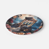 海のそばに立つ美しい花嫁と花婿 ペーパープレート (アングル)