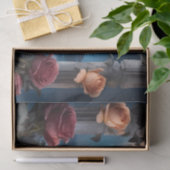 海のそばに立つ美しい花嫁と花婿 薄葉紙 (ギフト)