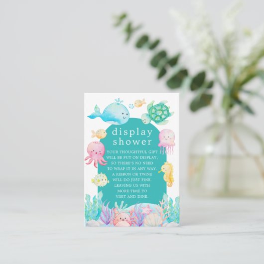 海のアドベンチャーディスプレイシャワーの下で エンクロージャーカード (スタンド正面)