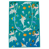 海のイルカと女の子の誕生日パーティーの下 ミディアムペーパーバッグ (正面)