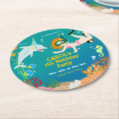 海のイルカと女の子の誕生日パーティーの下 ラウンドペーパーコースター (アングル)