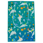 海のイルカと男の子の誕生日のパーティーの下で ミディアムペーパーバッグ (正面)