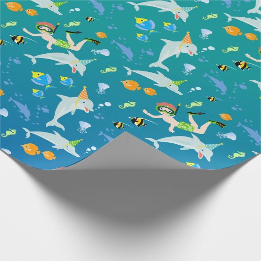 海のイルカと男の子の誕生日のパーティーの下で ラッピングペーパー (角)