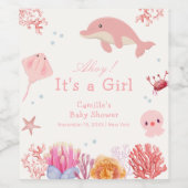 海のイルカの少女の赤ちゃんシャワーの下でピンクかわいい ワインラベル (シングルラベル)