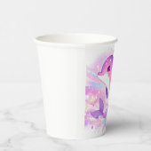 海のイルカの赤ちゃんシャワーの下で幸せ 紙コップ (右)