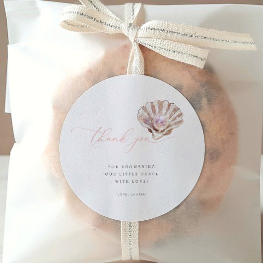海のエレガント小さな真珠の赤ちゃんシャワーの下で ラウンドシール