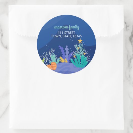 海のクリスマスのラウンドクラシックステッカーの下 ラウンドシール (バッグ)