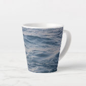 海のクローズアップ カフェラテマグ (右アングル)